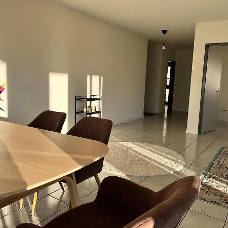 Apartment Sunny 3,5 Apt, 10 Min To Center, Free Parking *
