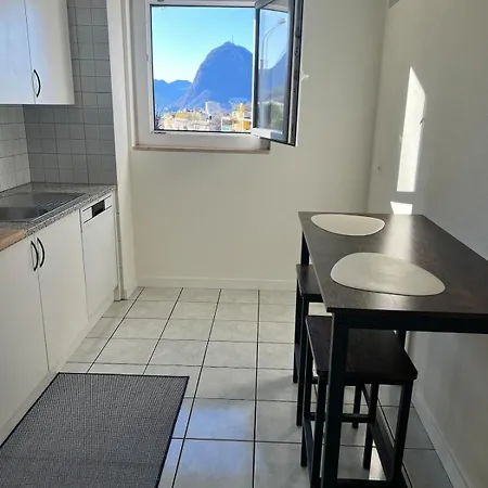 Sunny 3,5 Apt, 10 Min To Center, Free Parking