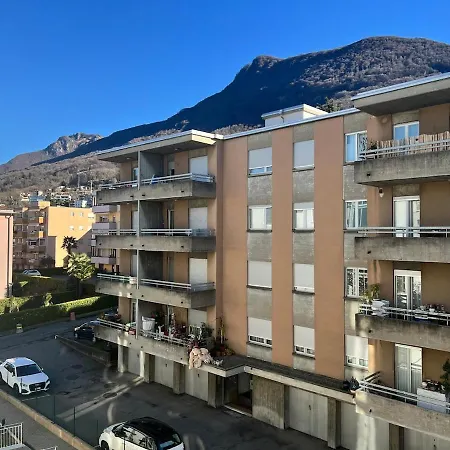 Apartment Sunny 3,5 Apt, 10 Min To Center, Free Parking